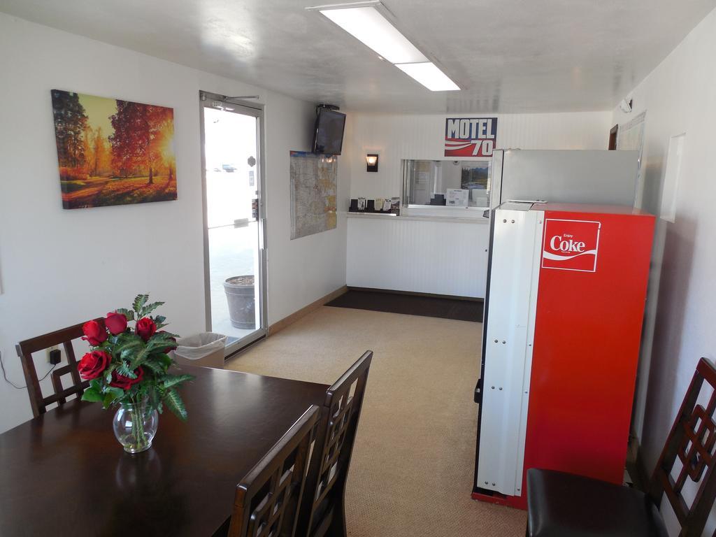 Motel 70 High Hill 外观 照片